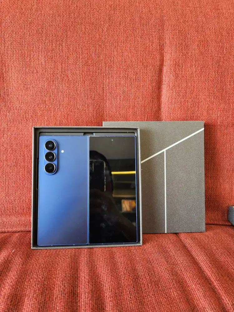 Samsung Galaxy Z Fold 7 12/512gb sein like new