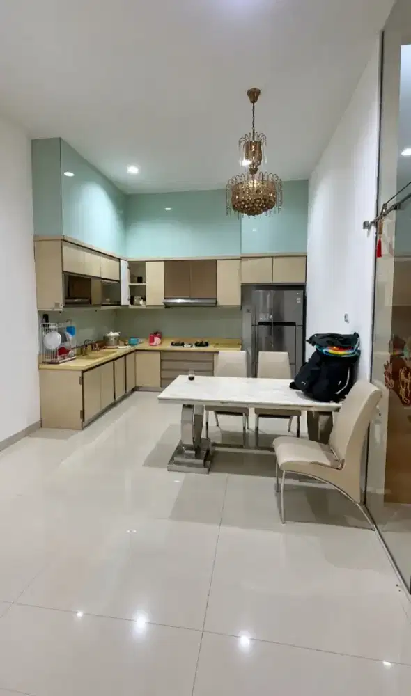 IP3175: Rumah
Komplek Kavling Polri 
Jelambar Lokasi Favorit