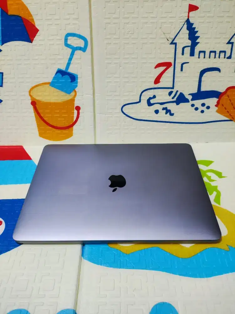 Dijual murah MacBook Pro retina 13in 2017 core i5 ram 16/256