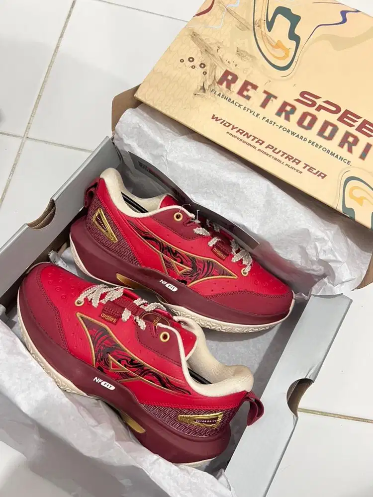 Sepatu Basket Speedy Weedy Retrodrive Merah Size 39