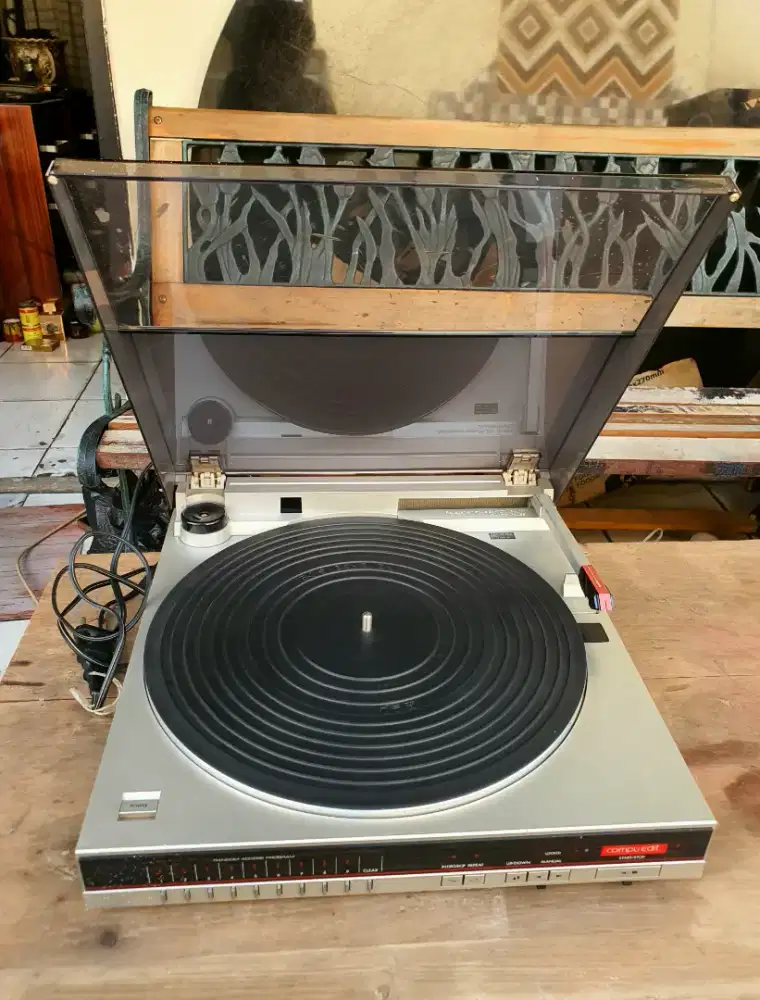 Truntable Sansui Linear P-M70