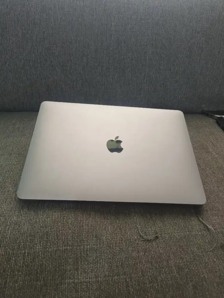 Dijual MacBook air 13in Retina 2019 core i5 ram 8 ssd 128