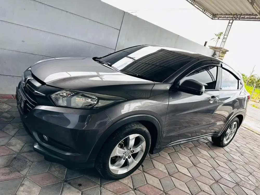Hrv 2017 E at Metic grey abu HR V matic