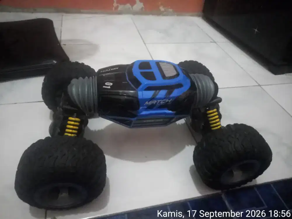 Hanya mobil nya saja tanpa batrai dan remot