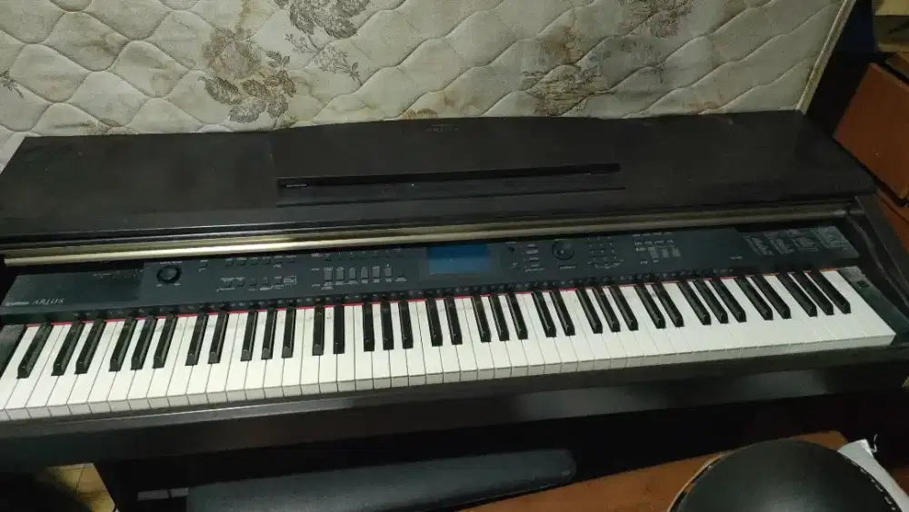 piano digital Yamaha Arius YDP-V240