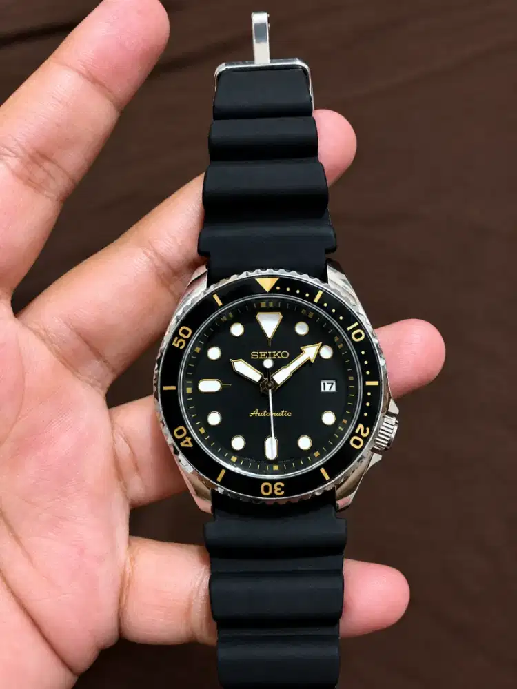 Dijual Jam Tangan Seiko Automatic – Black Gold