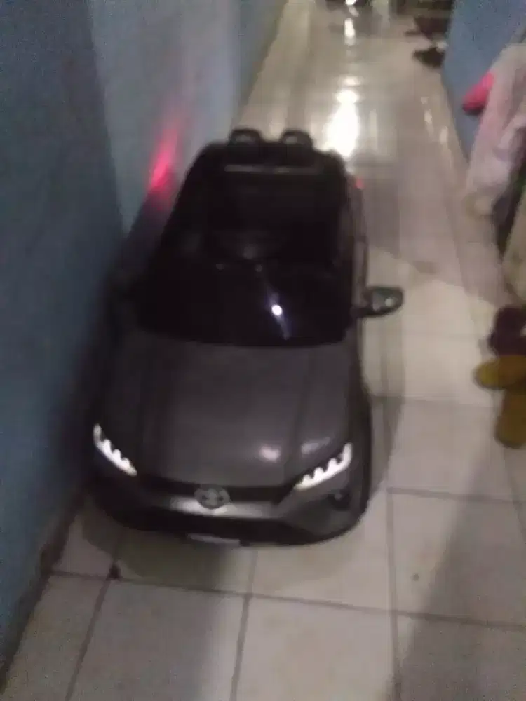Mainan mobil anak aki