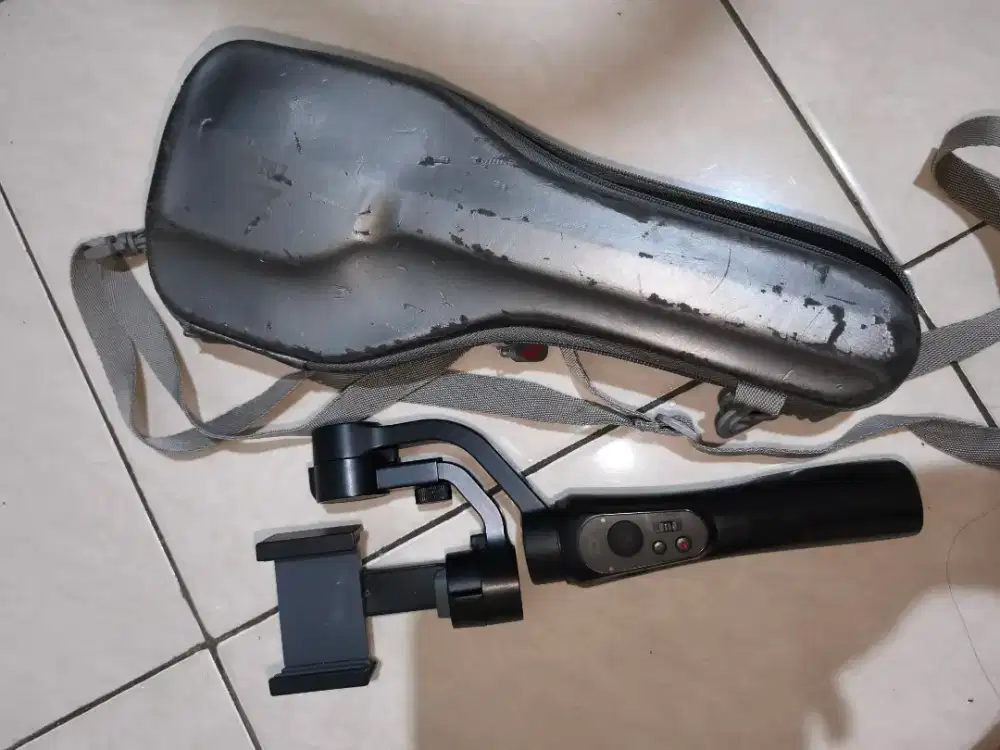 Gimbal / stabilizer zhiyun smooth Q untuk videografi