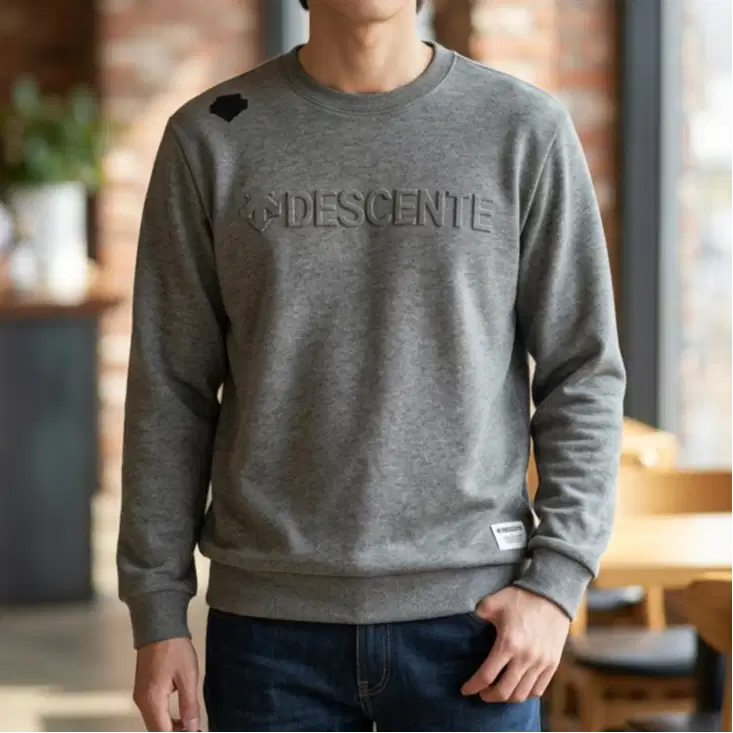 DESCENTE Embossed Big Logo Crewneck Sweatshirt