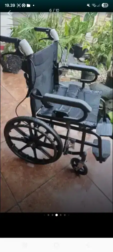 Dijual kursi roda msh bagus muluss baru dipakai 1x .