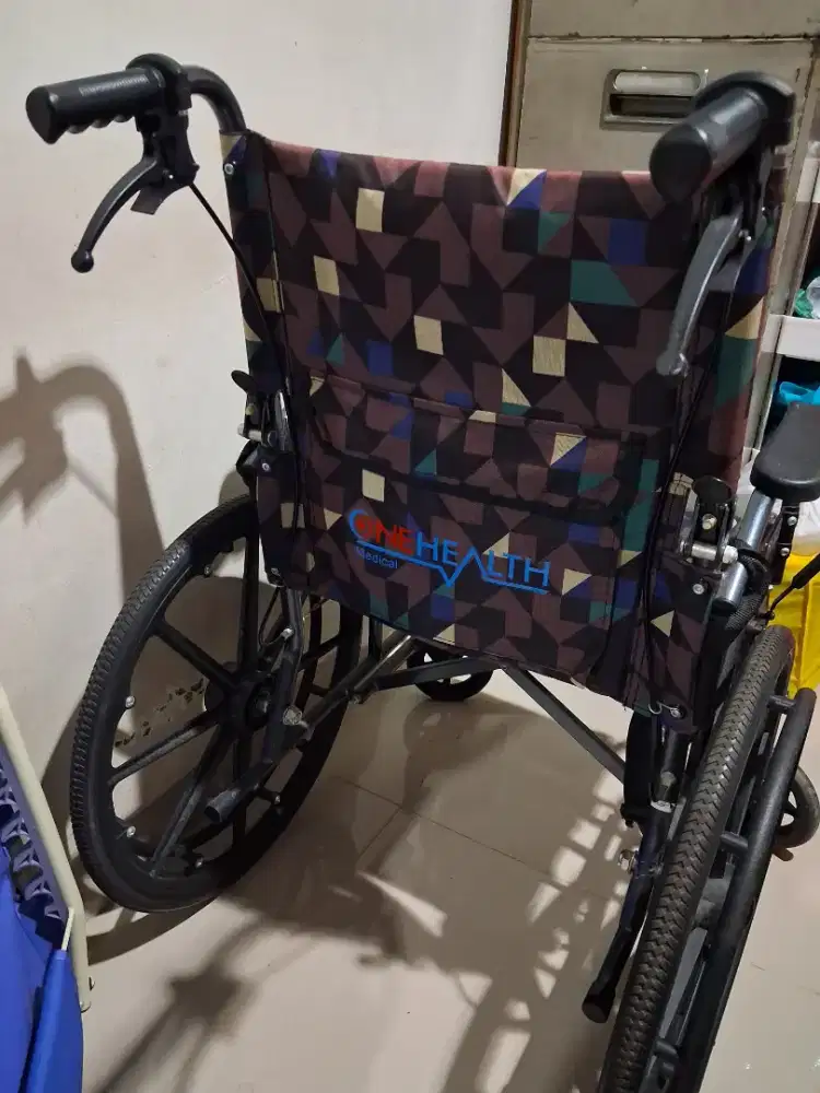 Kursi roda merk one health bonus pampers banyak
