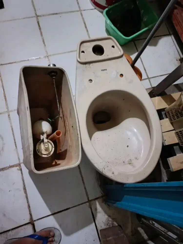 Jual closet duduk merek toto
