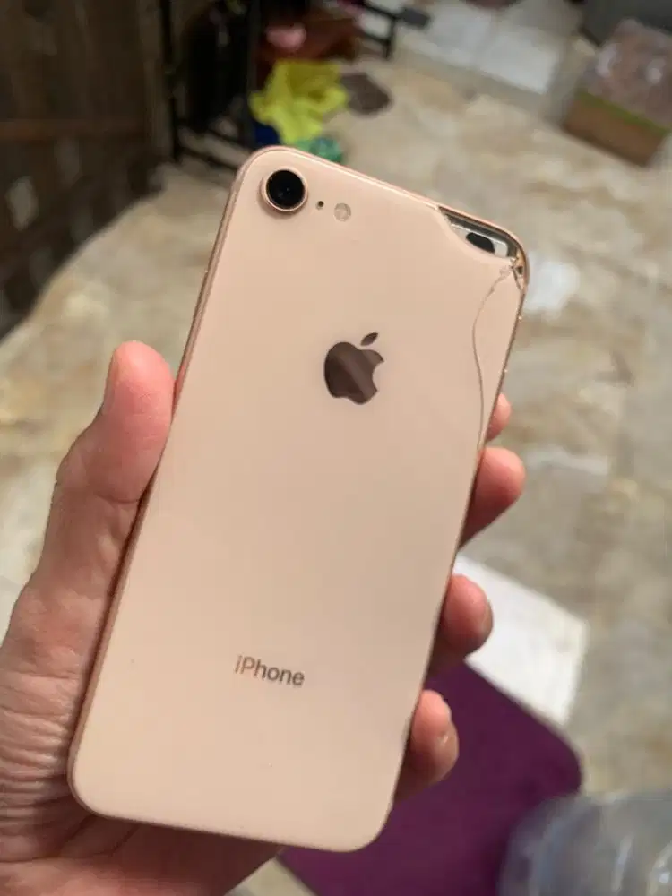 Iphone 8 64gb UTAMAKAN BACA DESK