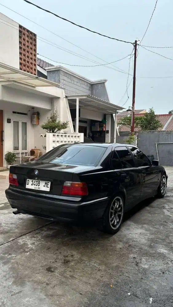 BMW 318i 1993 Bensin