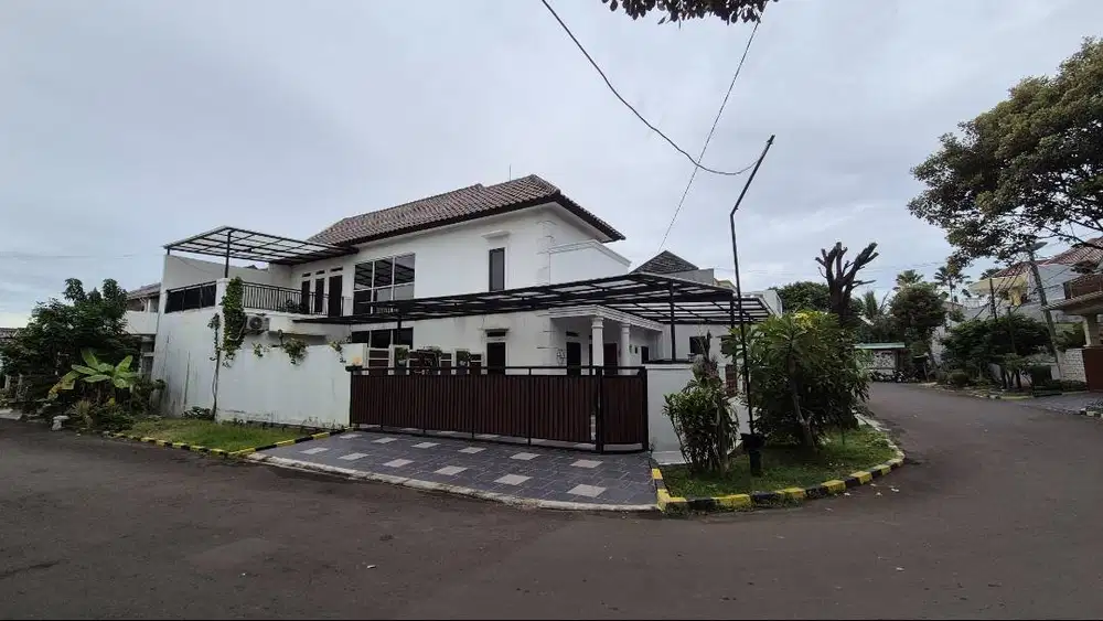 Jual Rumah Hook Tanah dan bangunan sangat luas komplek Pamulang