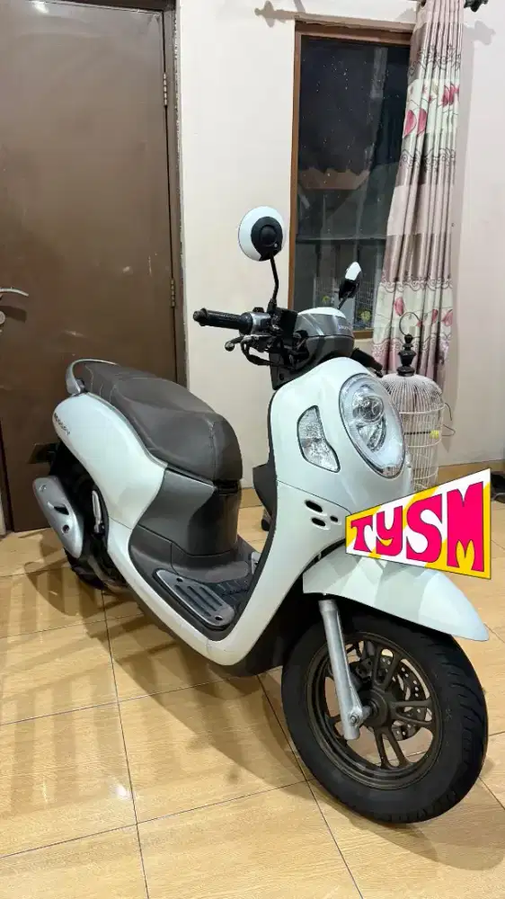 Scoopy Prestige White. Smart key