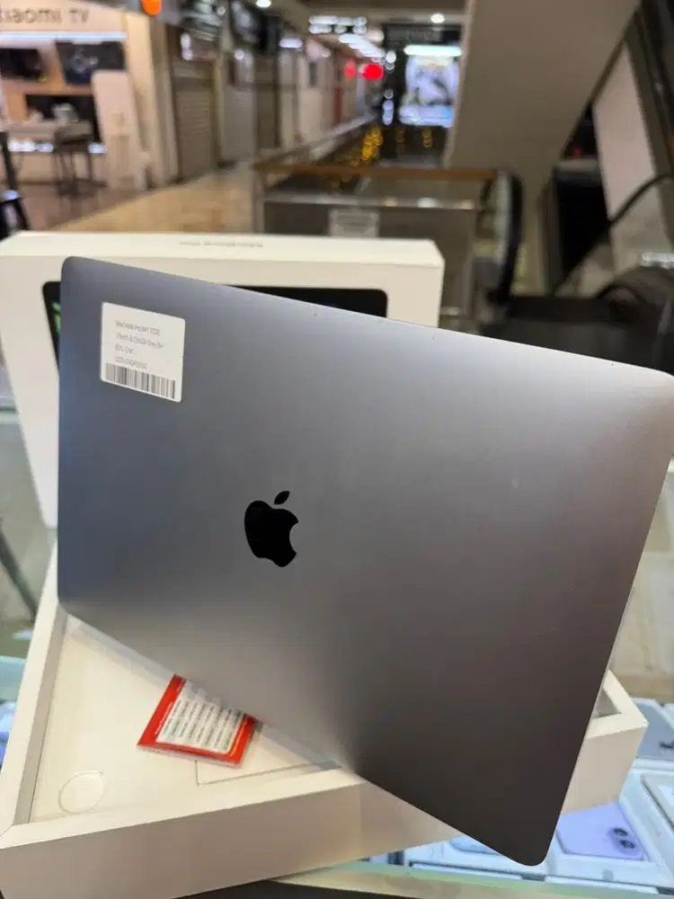 Macbook Pro M1 2020 13inch 8/256 Grey Lengkap