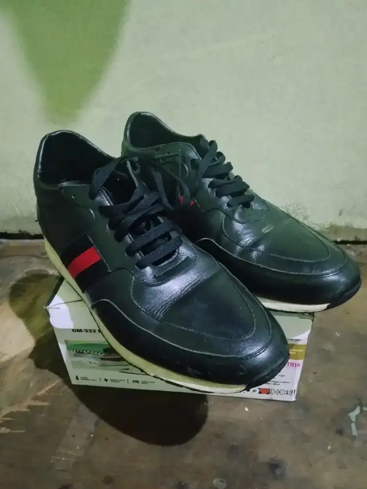 Sepatu Keeve KBC-170 Peninggi Badan Leather Hitam Size 41 (Mulus)