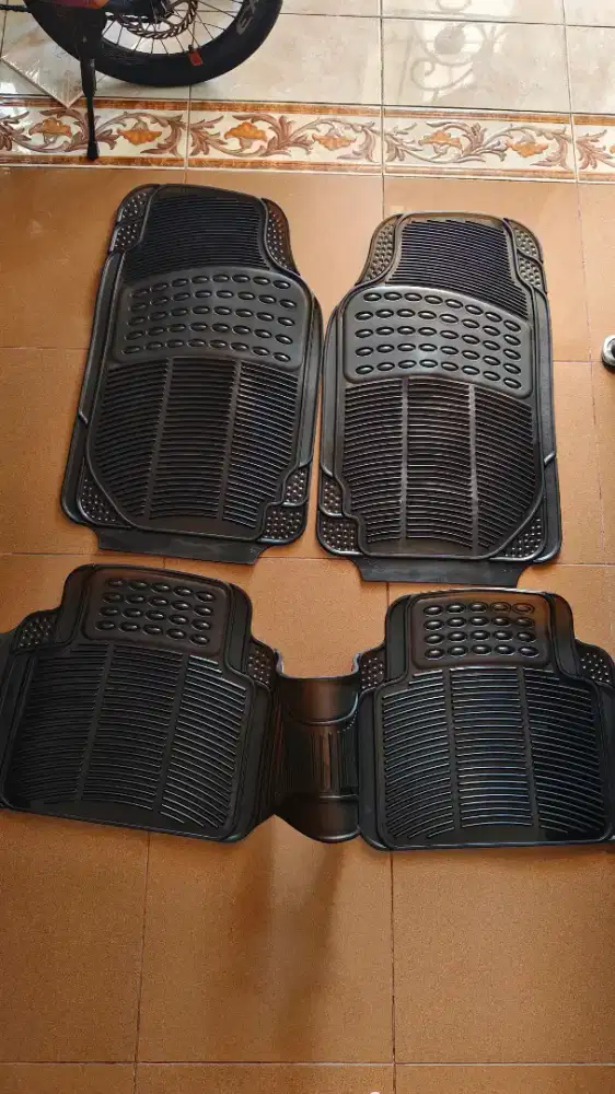 Karpet mobil universal bahan karet