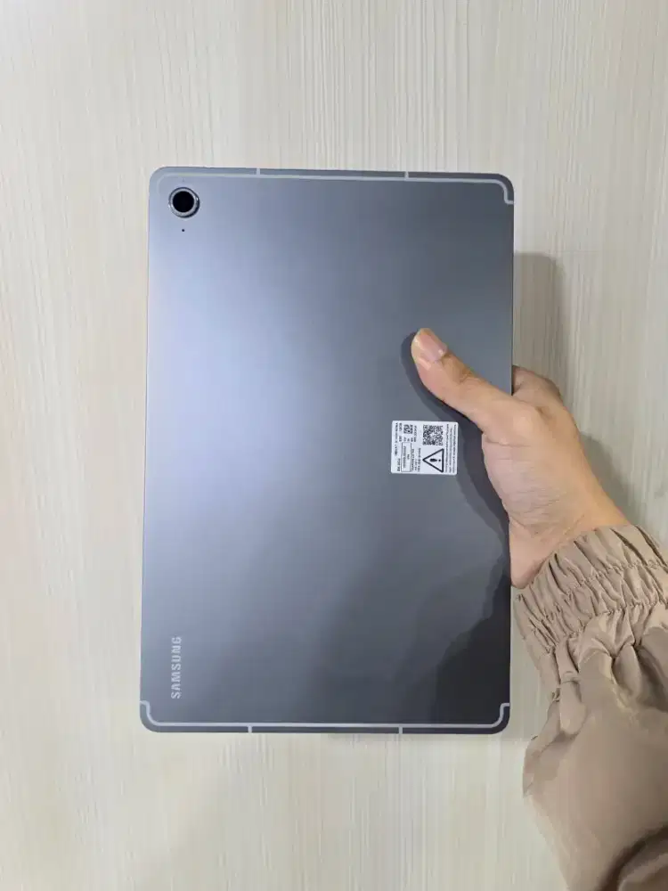 Samsung tab s10 fe 8/128 wifi only garansi resmi Indonesia