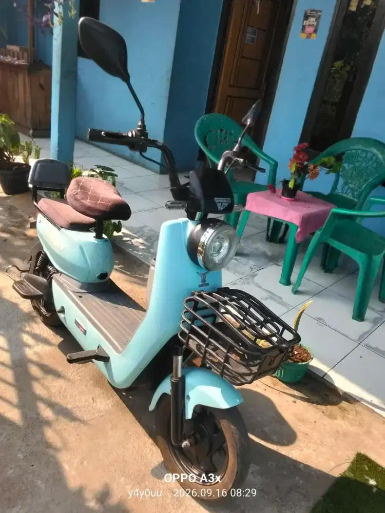 Sepeda listrik merek u winfly kondisi normal gda minus siap pake