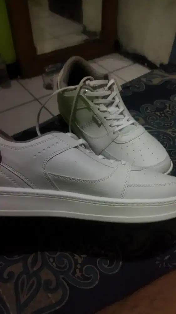 Sepatu aero street