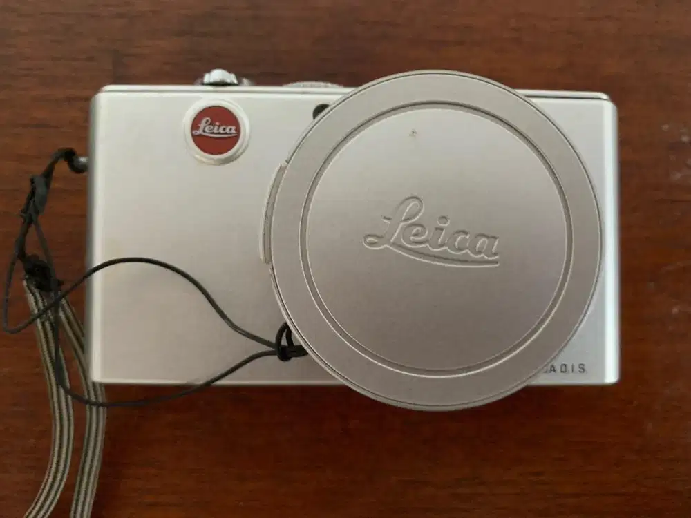 Jual cepat - 44Leica D Lux 2