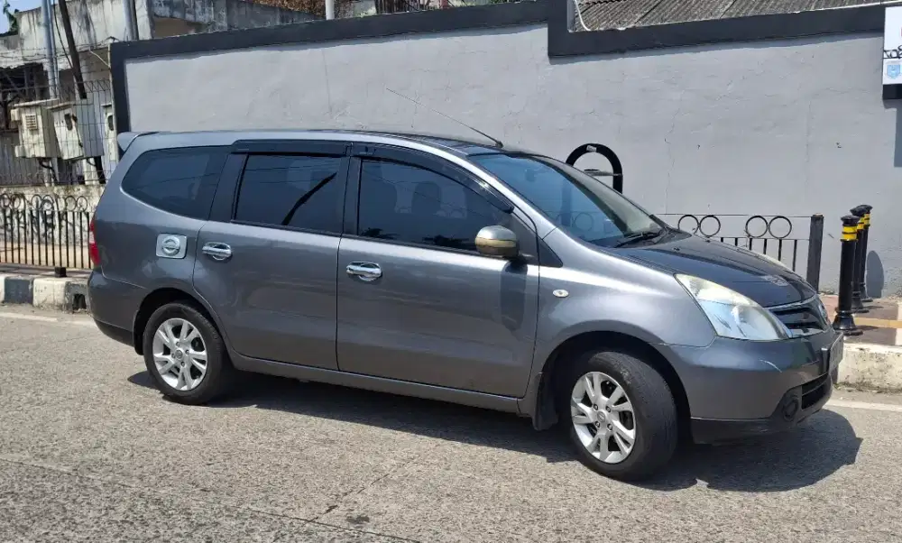 Nissan Grand Livina SV 2011 Matic