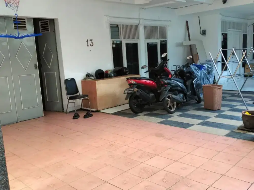 Rumah 2 LT Hook Pinggir Jalan Area Antapani Bandung