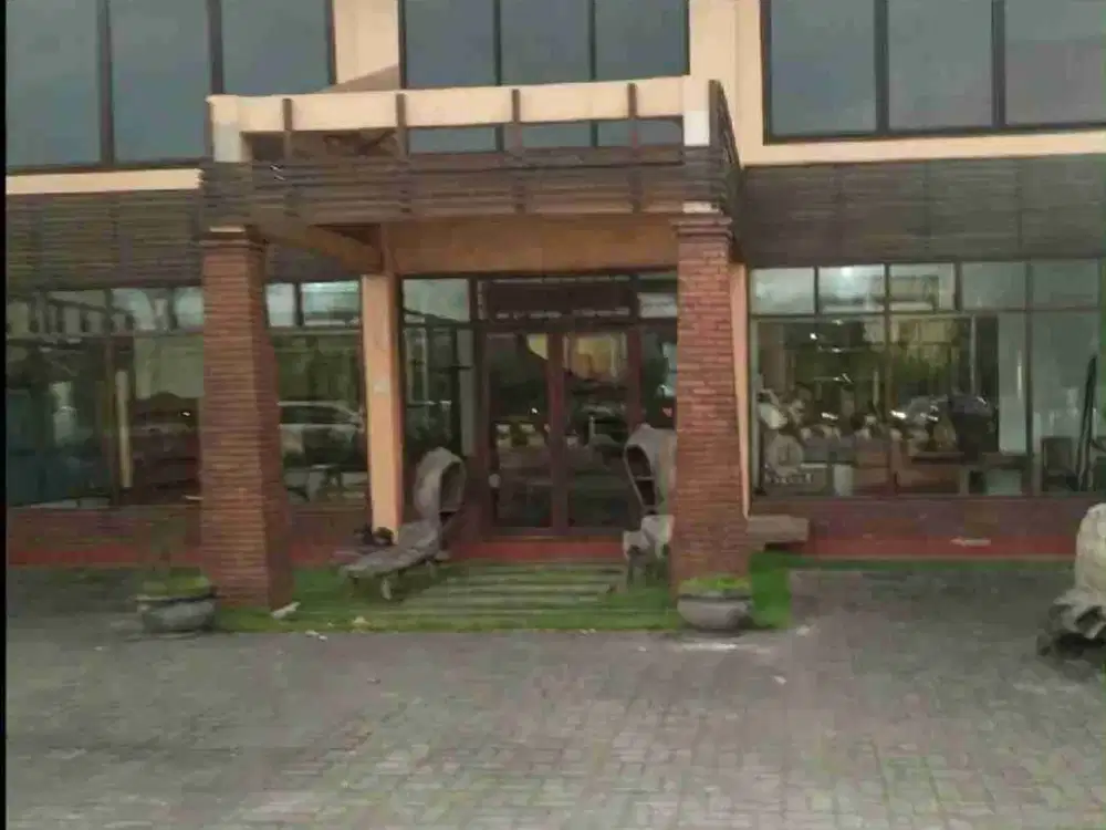 jual bangunan 2 lantai 1.000m2 , luas tanah 1.700 m2 ( 17 are ) di dekat Krisna oleh-oleh By Pass Ngurah Rai Kuta Bali