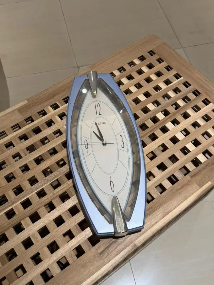 Seiko jam dinding