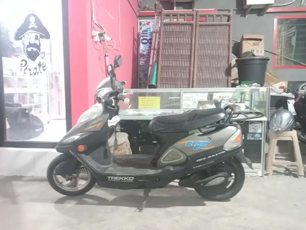 Sepeda listrik trekko model motor
