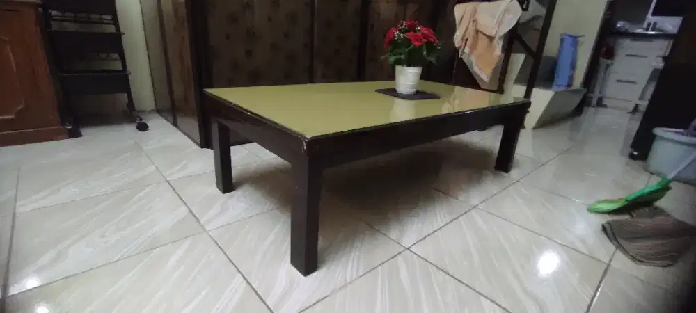 Meja + kaca tebal bisa buat lesehan