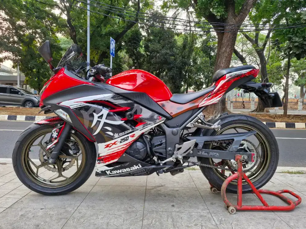 DIJUAL CASH KAWASAKI NINJA 250 FI THN 2015 PJK OF 4X SIAP PAKAI