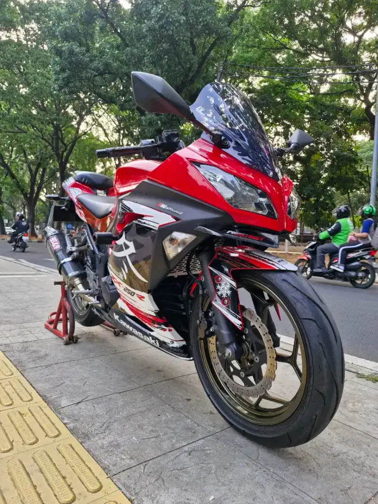 DIJUAL CASH KAWASAKI NINJA 250 FI THN 2015 PJK OF 4X SIAP PAKAI