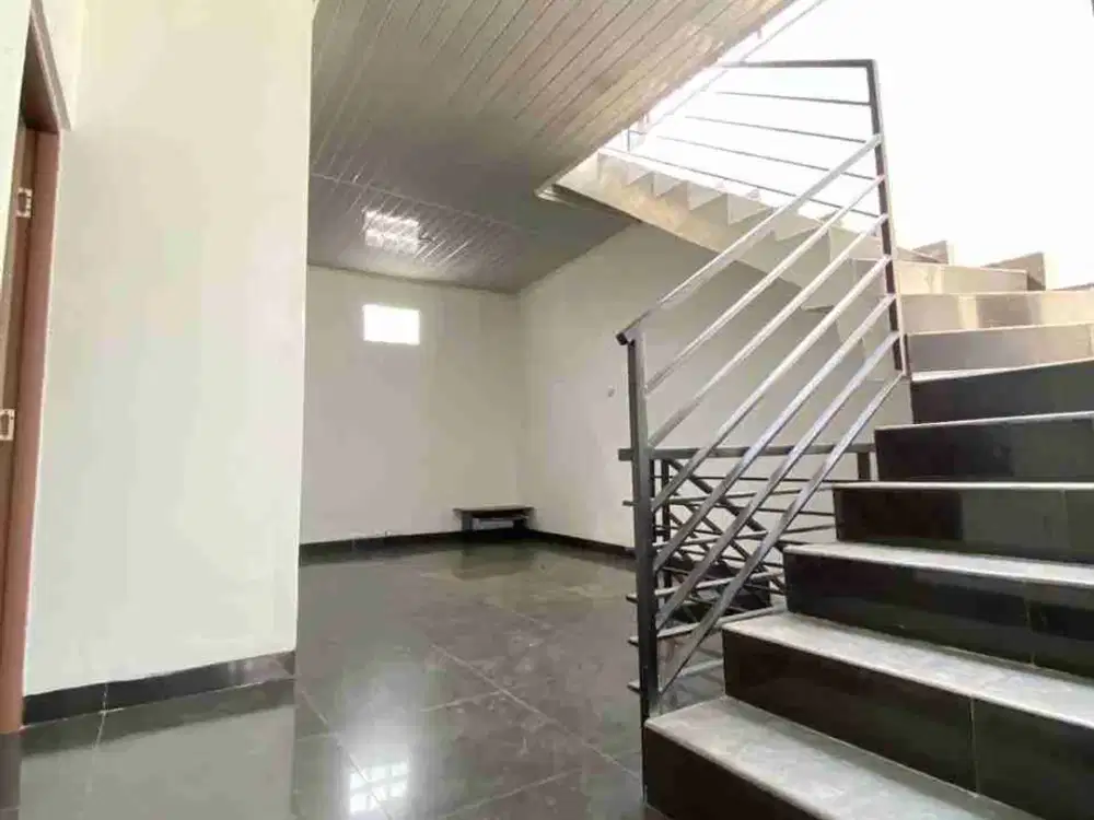 DISEWAKAN RUMAH   GEGERKALONG 3LANTAI MASI GRESS HARGA 50JT/THN NEGO