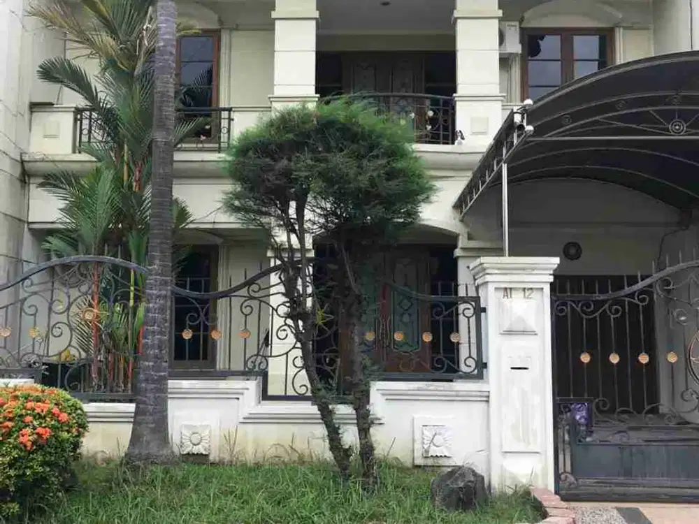 Sewa Rumah 2 lantai Semi Furnished. Bagus Siap Huni. Lokasi dekat ITS, Galaxy Mall, Unair