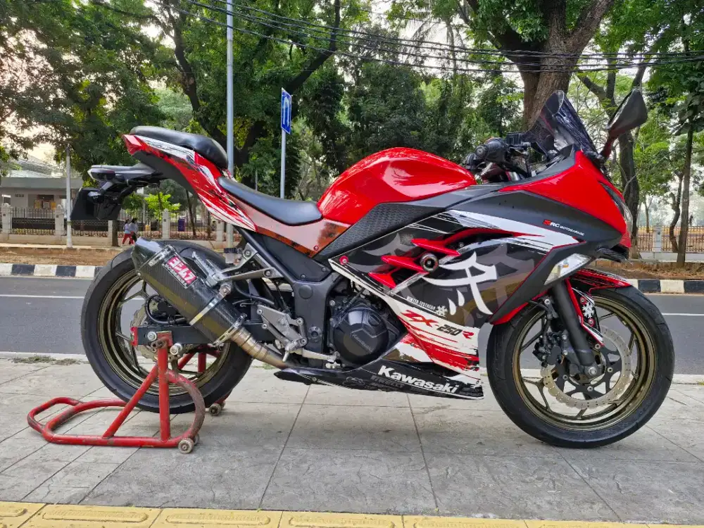 DIJUAL CASH KAWASAKI NINJA 250 FI THN 2015 PJK OF 4X SIAP PAKAI
