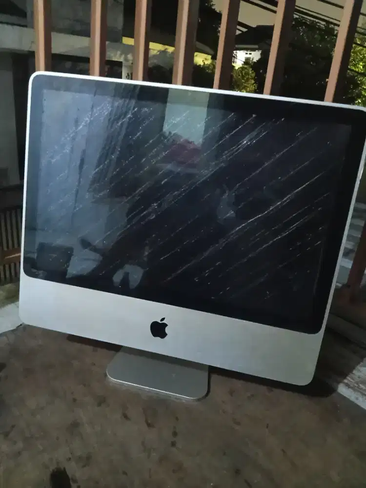 Apple iMac 2008 All-in-One Dekstop Masih nyala dan Normal