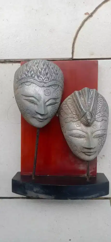 Pajangan Barang Antik