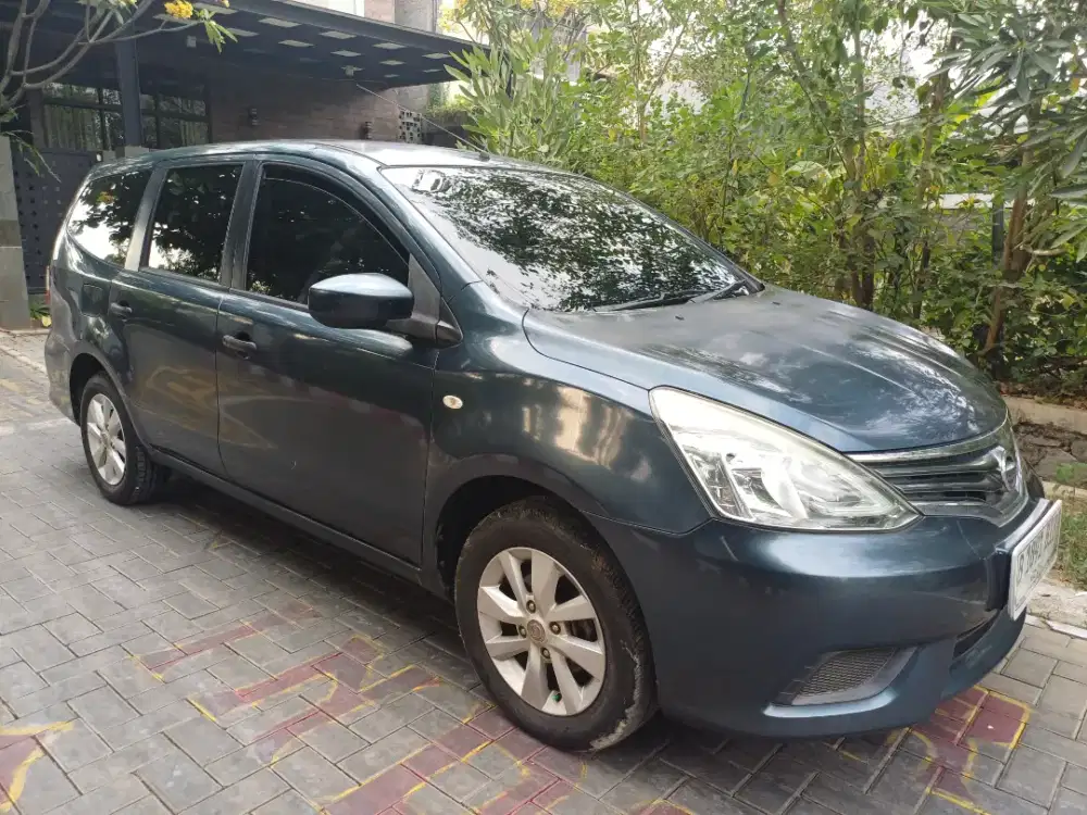 Nissan grand livina sv at 2014