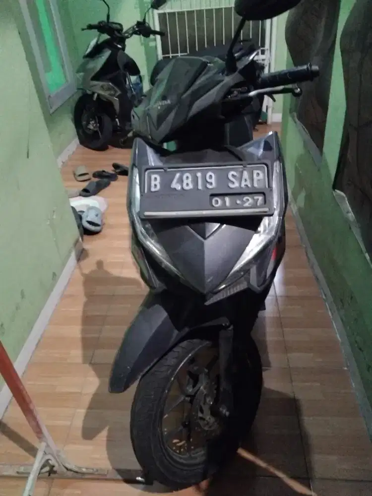 Vario 125 LED 2017 tangan pertama