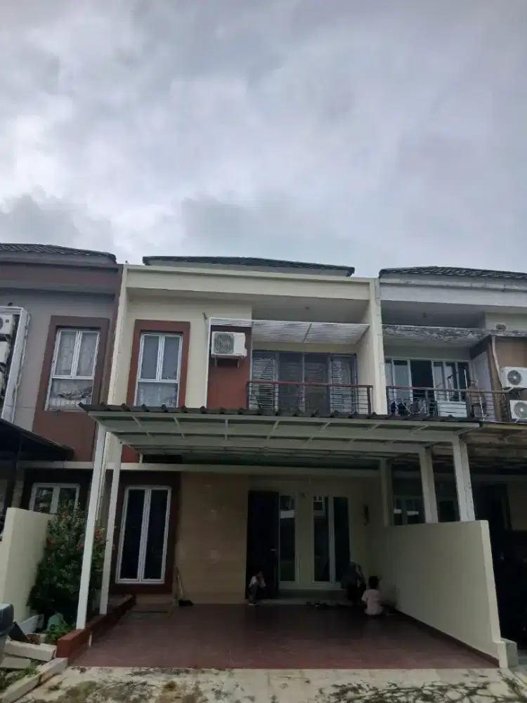 Disewakan rumah 2 lantai