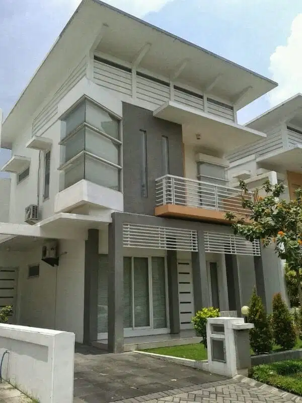 DISEWAKAN RUMAH 2 LANTAI ROYAL RESIDENCE SUPER MURAH CIAMIK!