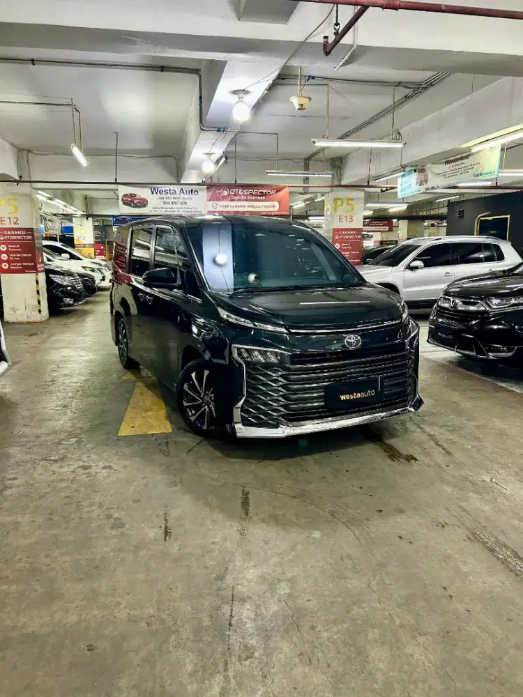 KM 44rb Toyota Voxy 2.0 TSS AT 2022 Like New 2023