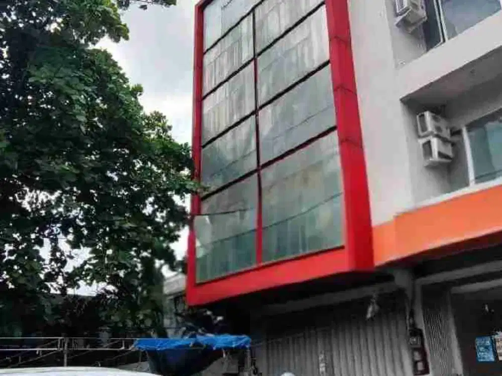 Sewa Ruko Wiyung , 3 lantai. Murah. Nego. Cocok untuk Klinik, Cafe. Kantor, Toko, Bank