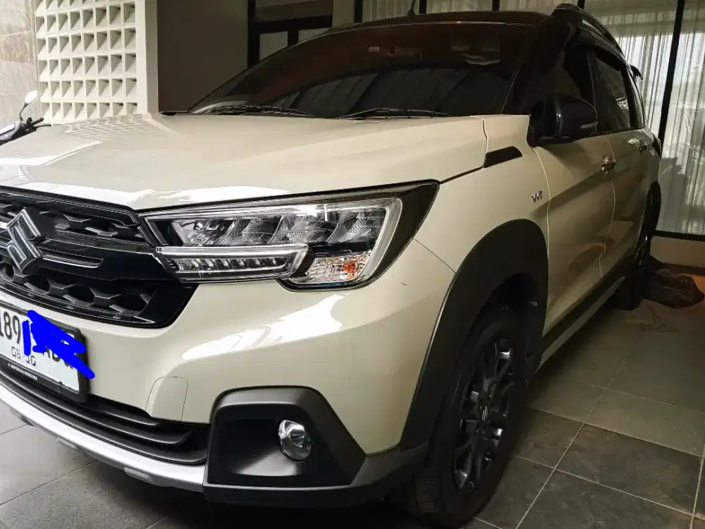 Suzuki XL-7 Savanna Ivory Alpha 2025 Kilometer Kecil