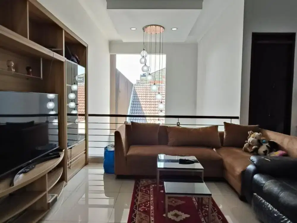 Dijual Rumah Terawat 2 Lantai Batununggal Bandung