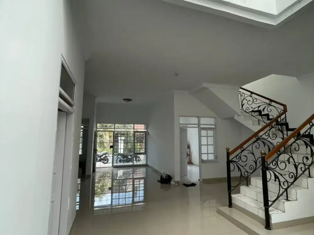 Rumah Nyaman 2 Lantai TKI Taman Kopo Indah 2