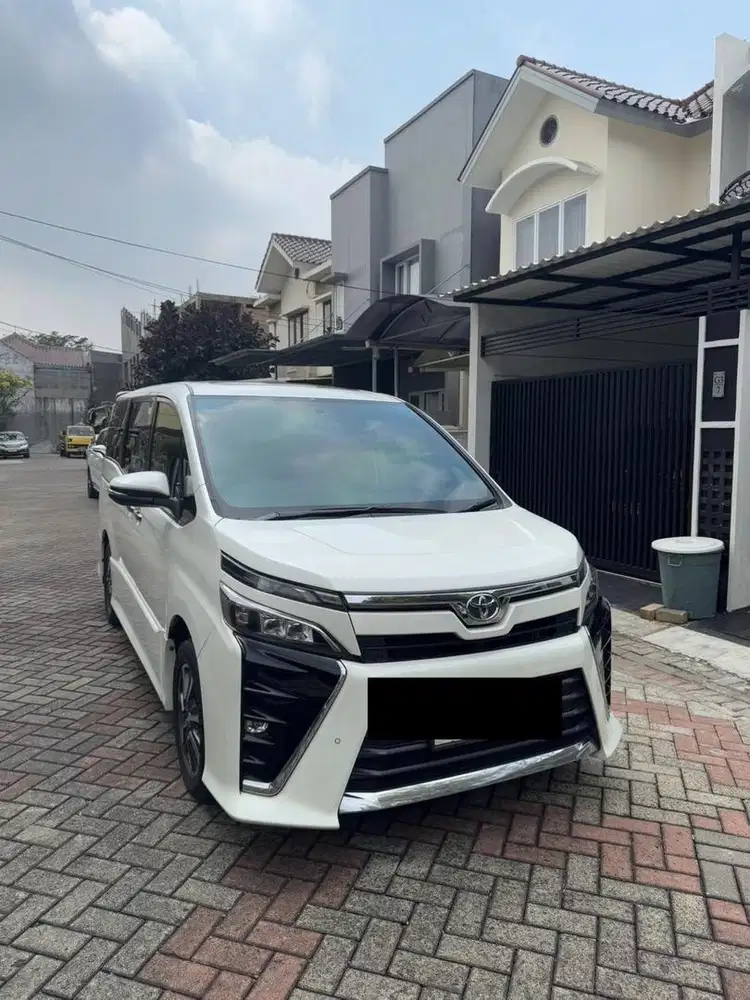 DIJUAL MURAH TOYOTA VOXY 2018 AT 2.0